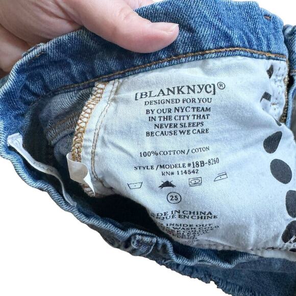 BLANK NYC Bahama Mama Short Denim Jean Shorts Distressed Raw Hem Size 25 - Picture 11 of 12